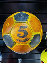 Cargar imagen en el visor de la galería, Pelota de fútbol cuero antiguo vintage
