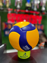 Cargar imagen en el visor de la galería, PELOTA MIKASA VOLEY V200W PROFESIONAL
